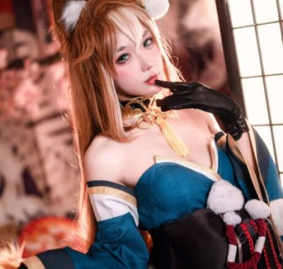 阿包也是兔娘希娜小姐COS：诠释原神虚构女神的性感与优雅