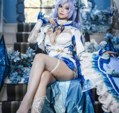 翡萨烈家主的神秘魅力：蜜汁猫裘cos坎特蕾拉的致命之美