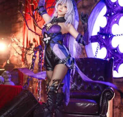 蜜汁猫裘黑天鹅COS：展现占卜大师的致命魅力与神秘气质