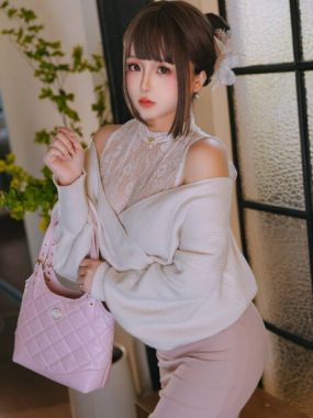 日奈娇COS套图合集：本期演绎下属的太太的细腻气质与都市情感