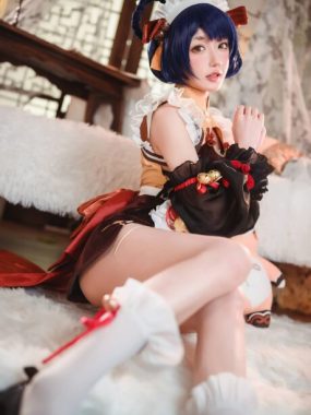 阿包也是兔娘香菱女仆COS：活力与甜美并存的美味诱惑